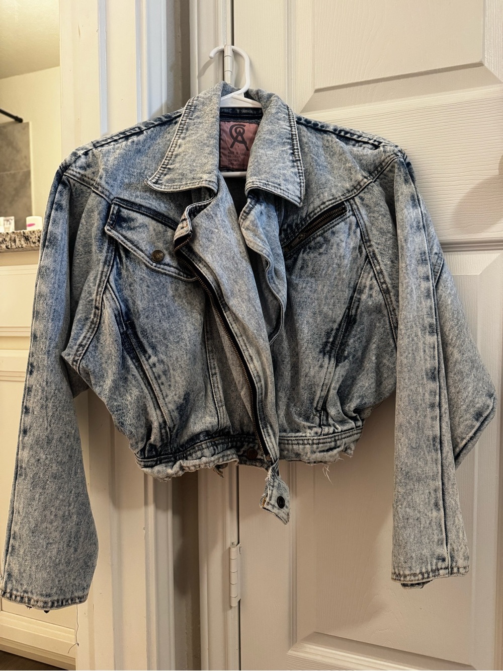 90s VINTAGE: Washed Denim Cropped Jacket - Women's Light Blue Jean Coat